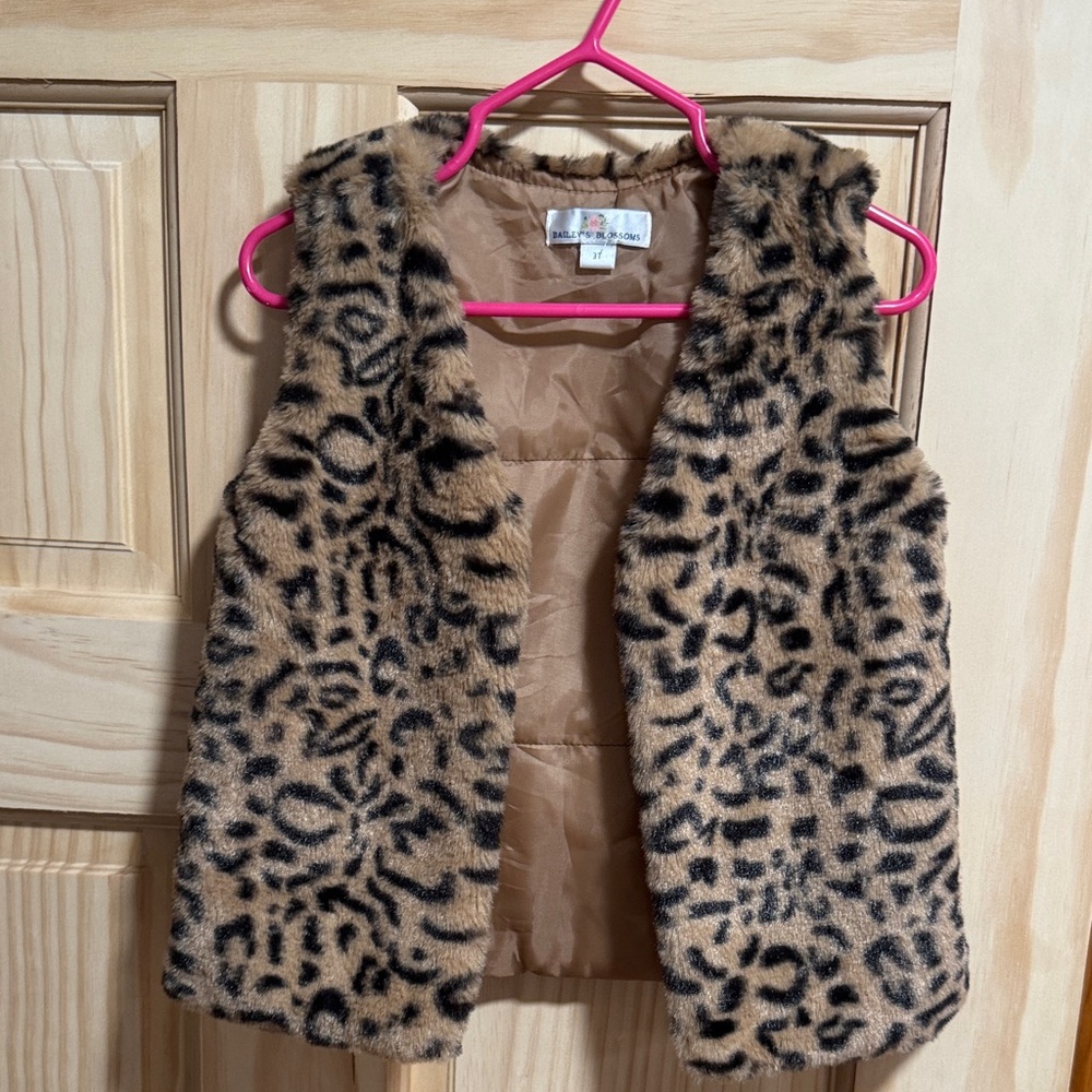 Bailey Blossom’s 3T Leopard Print Faux Fur Vest